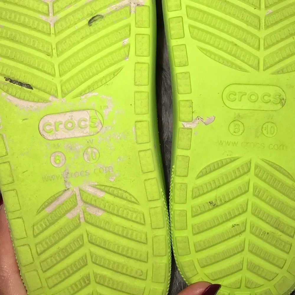 Crocs classic cozzzy spray tye dye fuzzy lined sandals m 8 w 10 peace garden